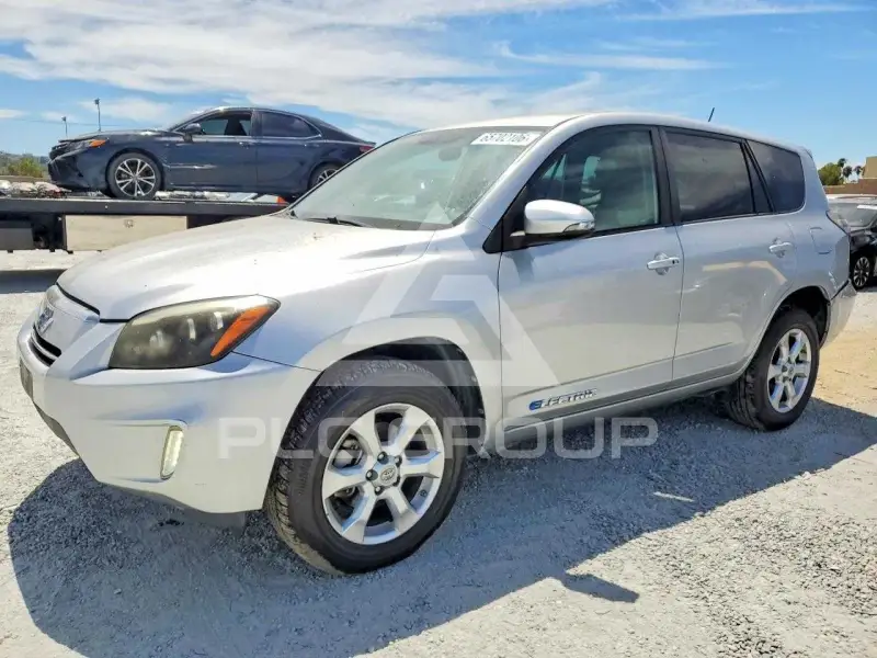 2013 Toyota RAV4 фото