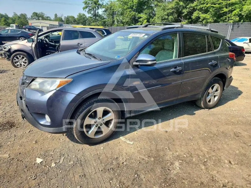 2013 Toyota RAV4 photo