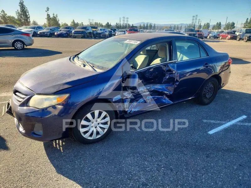 2013 Toyota COROLLA фото