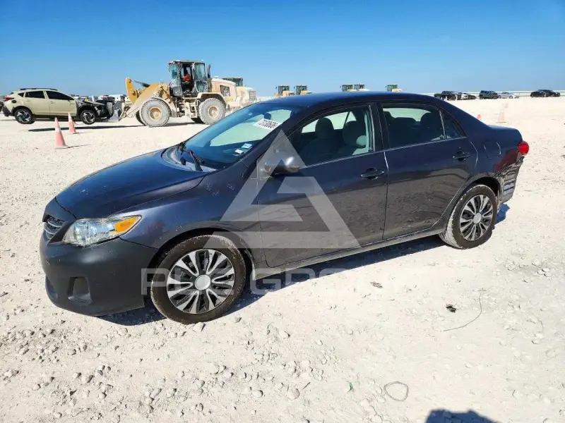 2013 Toyota COROLLA фото