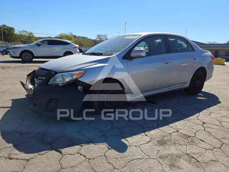 2013 Toyota COROLLA фото