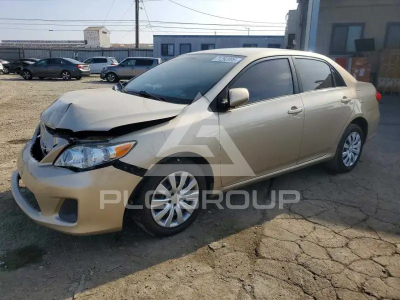 2013 Toyota COROLLA фото
