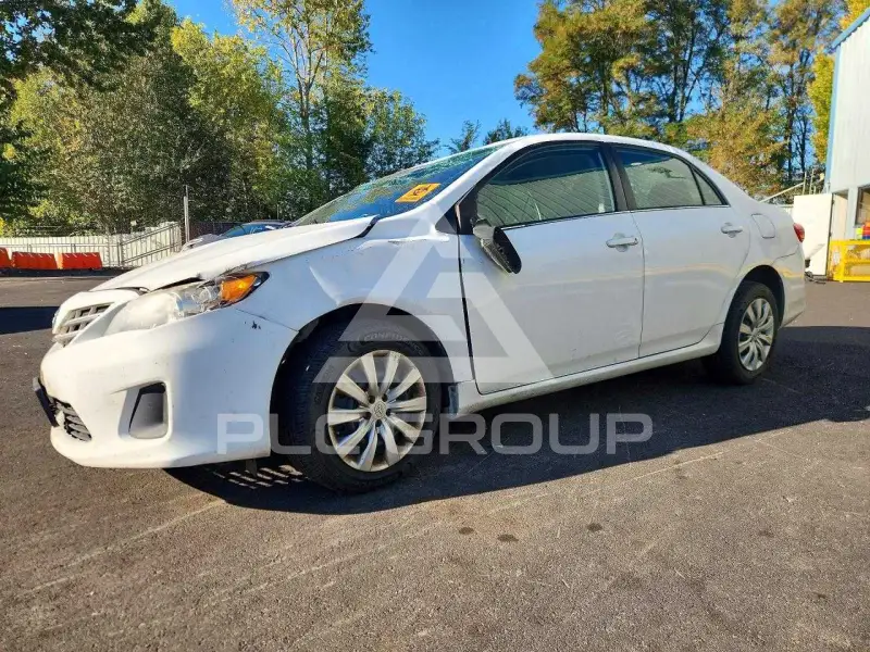 2013 Toyota COROLLA фото