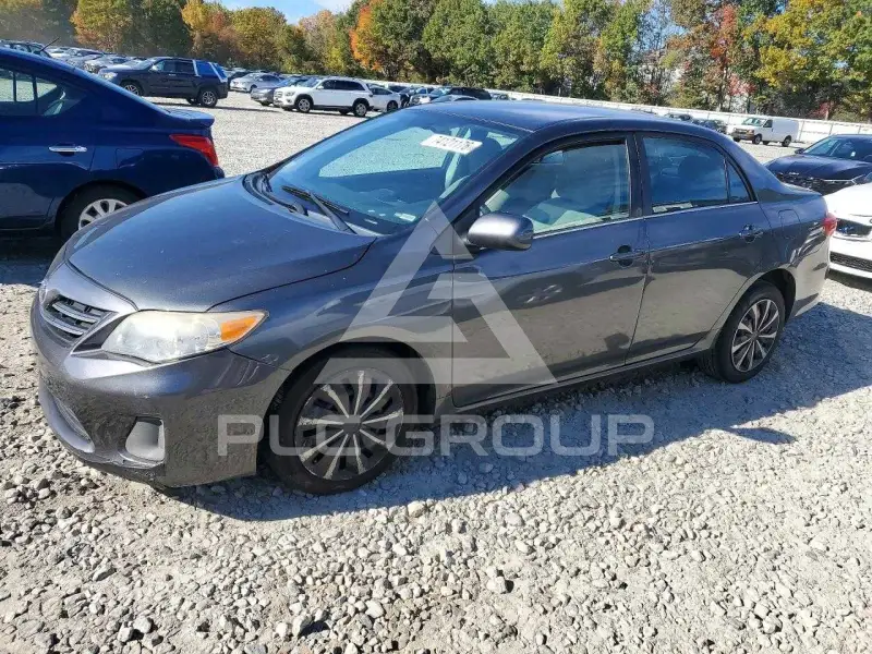 2013 Toyota COROLLA фото