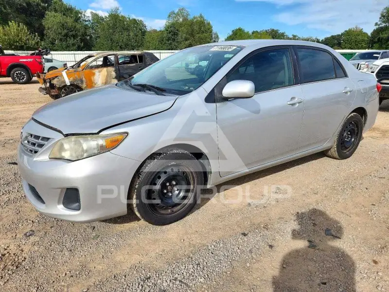 2013 Toyota COROLLA фото