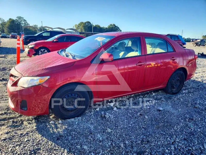 2013 Toyota COROLLA фото