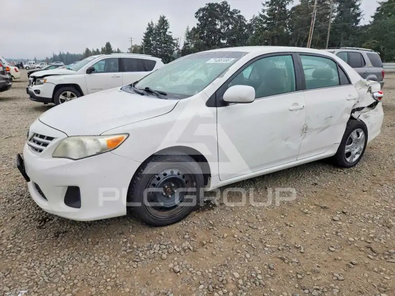 2013 Toyota COROLLA фото