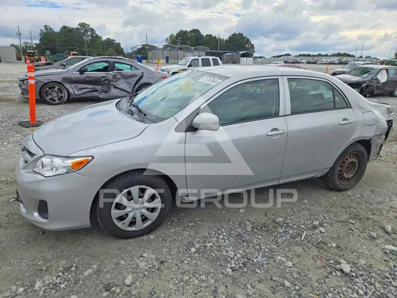 2013 Toyota COROLLA фото