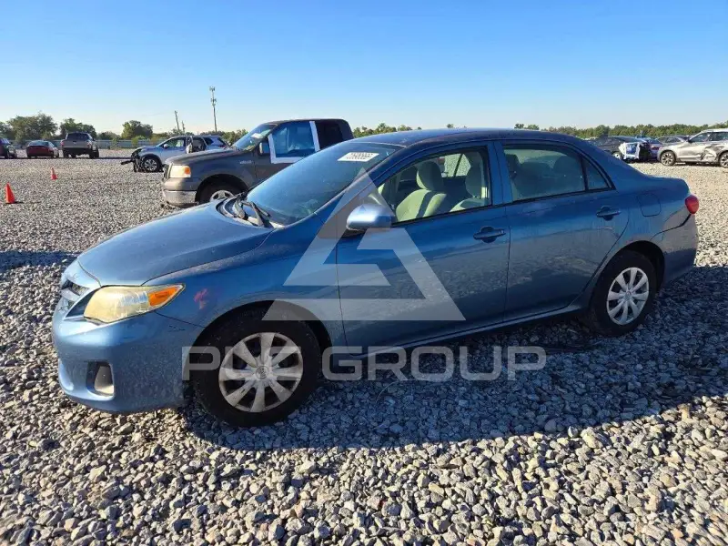 2013 Toyota COROLLA фото