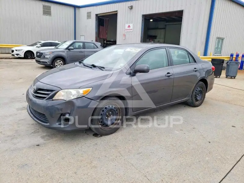 2013 Toyota COROLLA фото