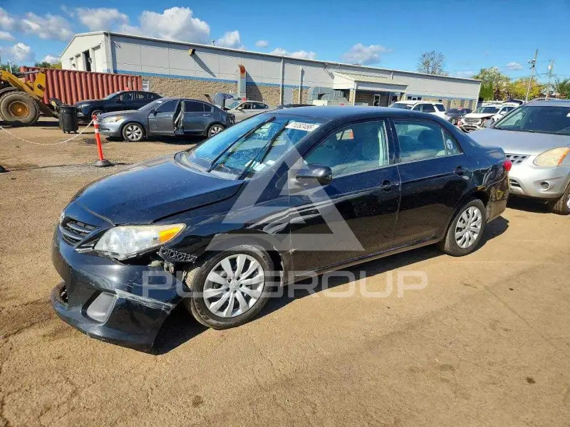 2013 Toyota COROLLA фото