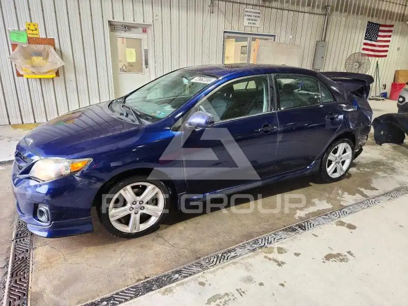 2013 Toyota COROLLA фото