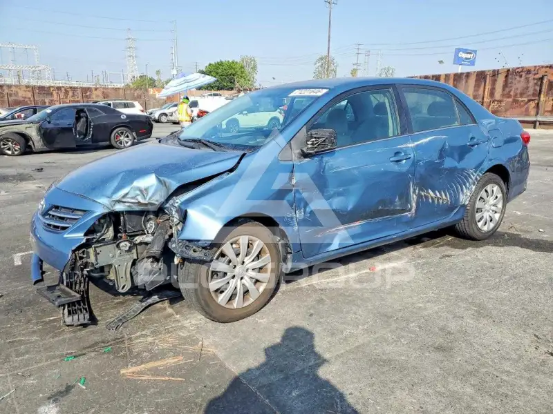 2013 Toyota COROLLA фото