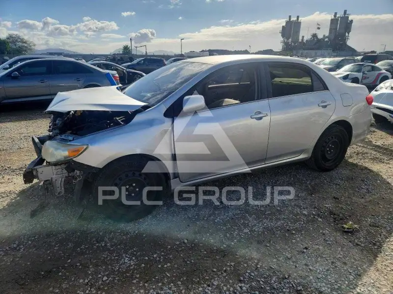 2013 Toyota COROLLA фото