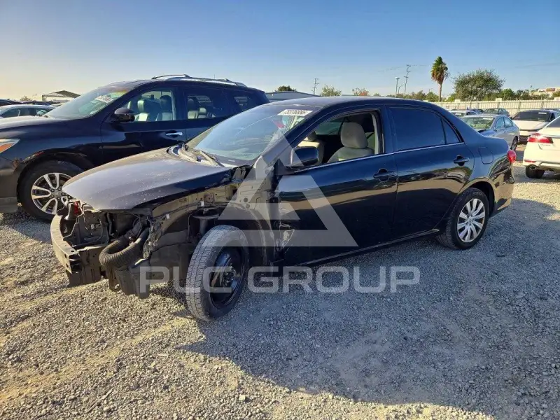 2013 Toyota COROLLA фото