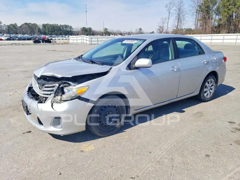2013 Toyota COROLLA фото