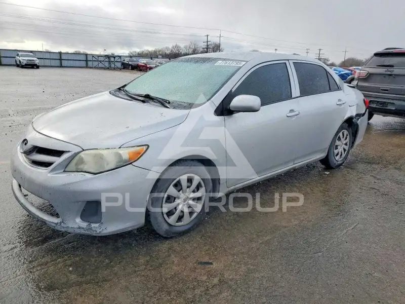 2013 Toyota COROLLA фото