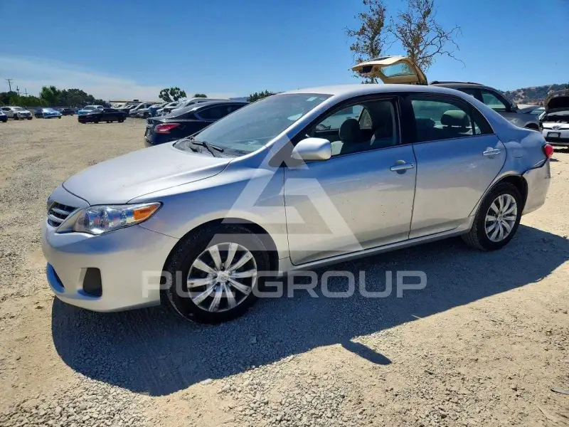 2013 Toyota COROLLA фото