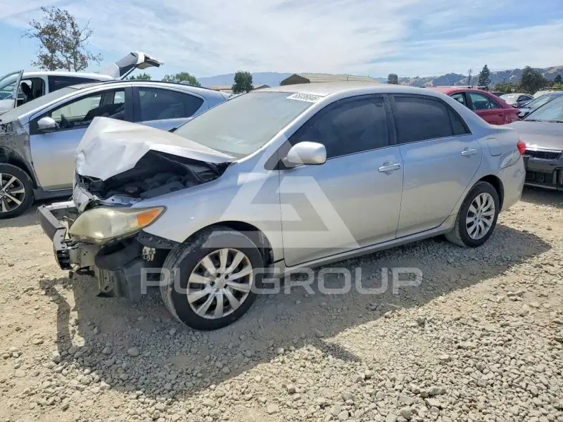 2013 Toyota COROLLA фото