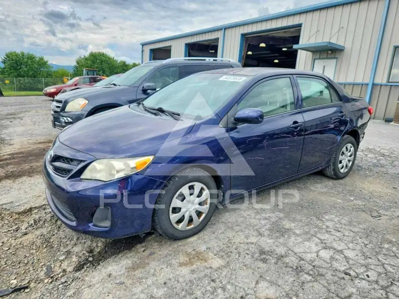 2013 Toyota COROLLA фото