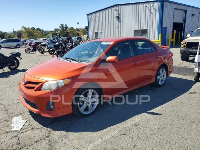 2013 Toyota COROLLA фото