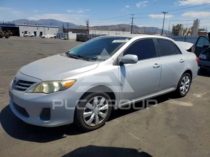2013 Toyota COROLLA фото