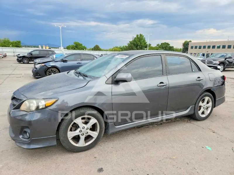 2013 Toyota COROLLA photo