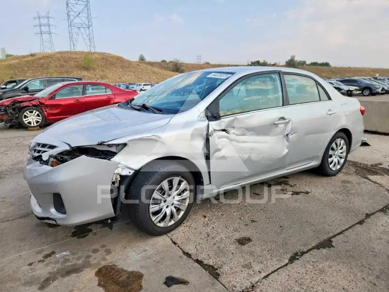2013 Toyota COROLLA фото