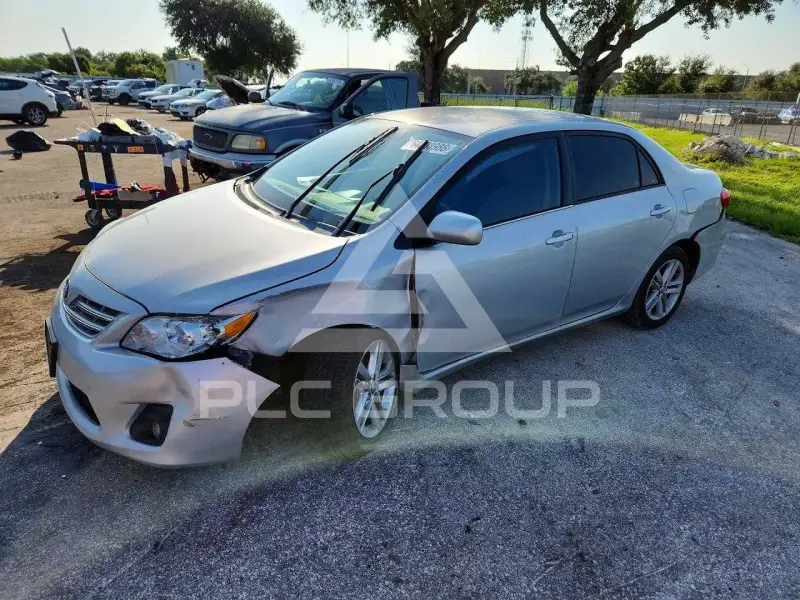 2013 Toyota COROLLA фото