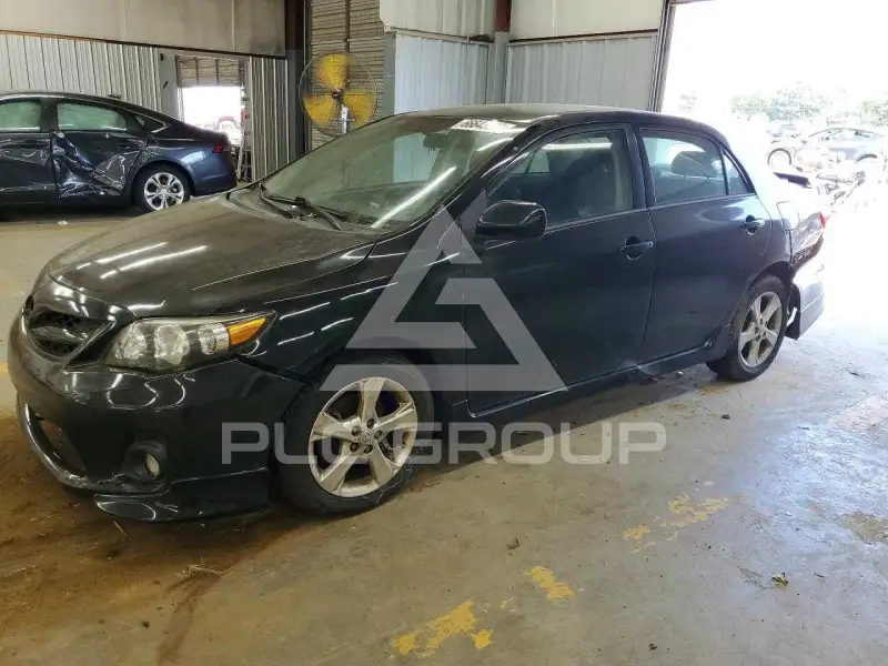 2013 Toyota COROLLA фото