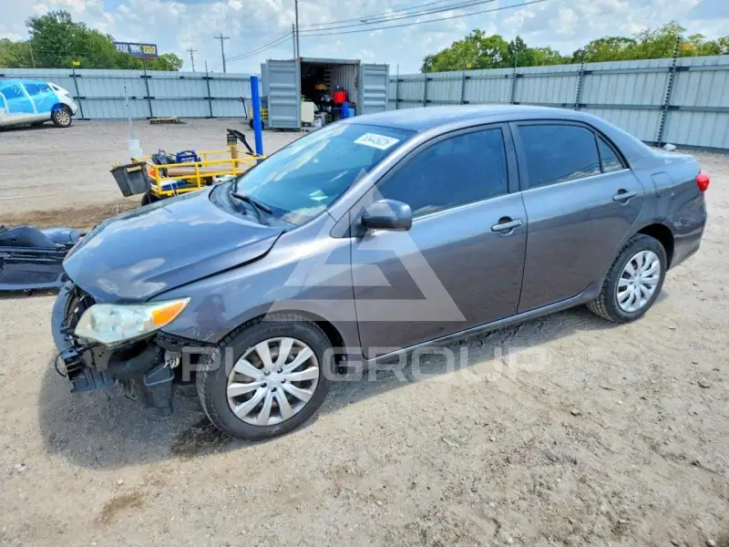 2013 Toyota COROLLA фото