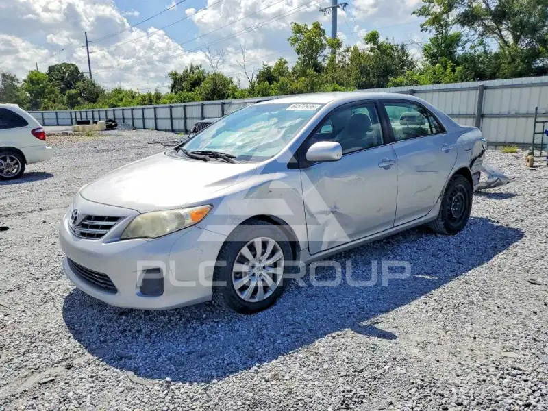 2013 Toyota COROLLA фото