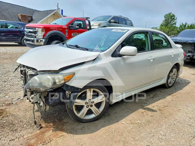2013 Toyota COROLLA фото