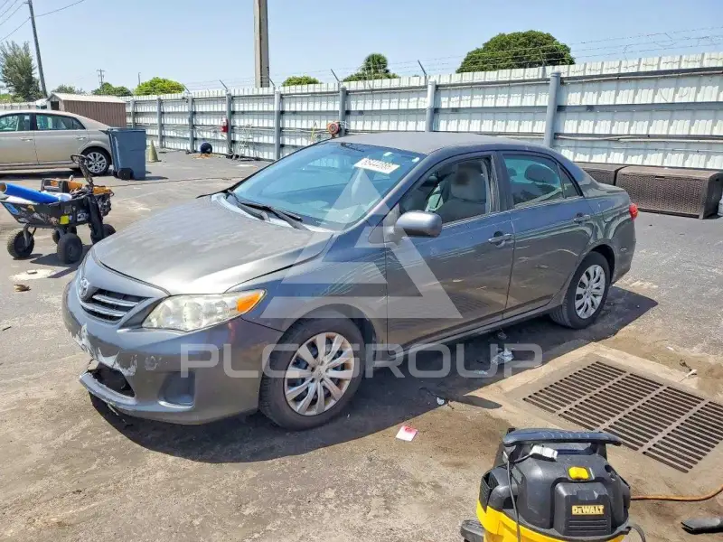 2013 Toyota COROLLA photo