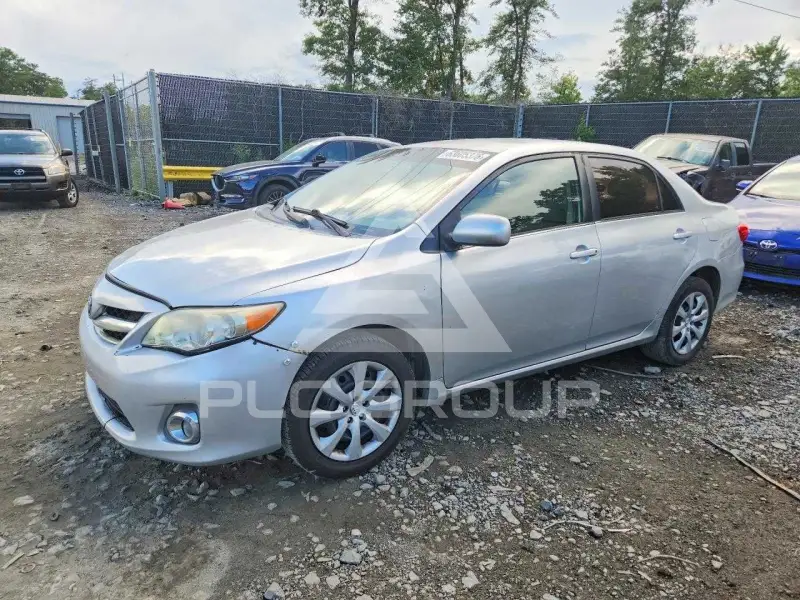 2013 Toyota COROLLA фото