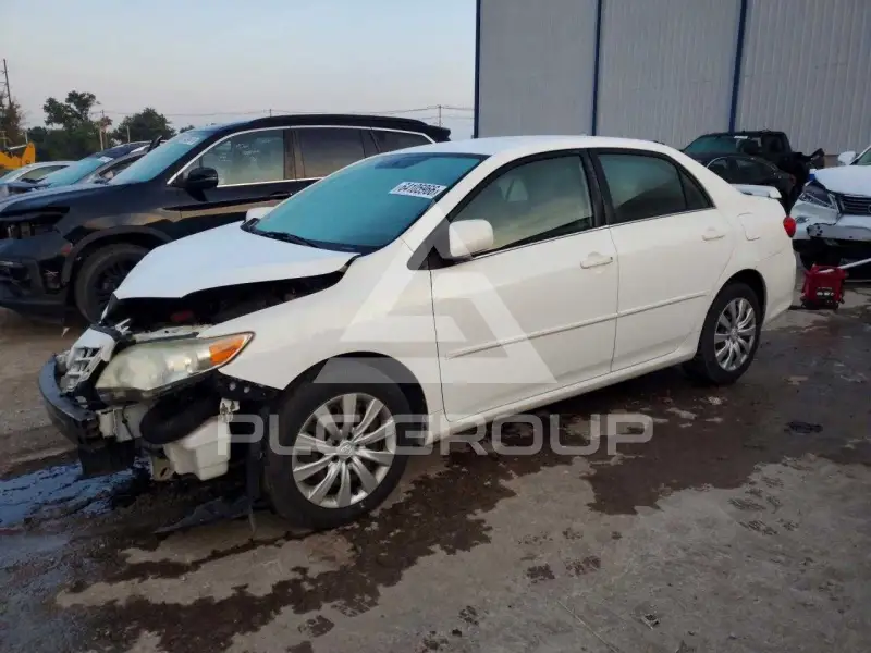 2013 Toyota COROLLA фото