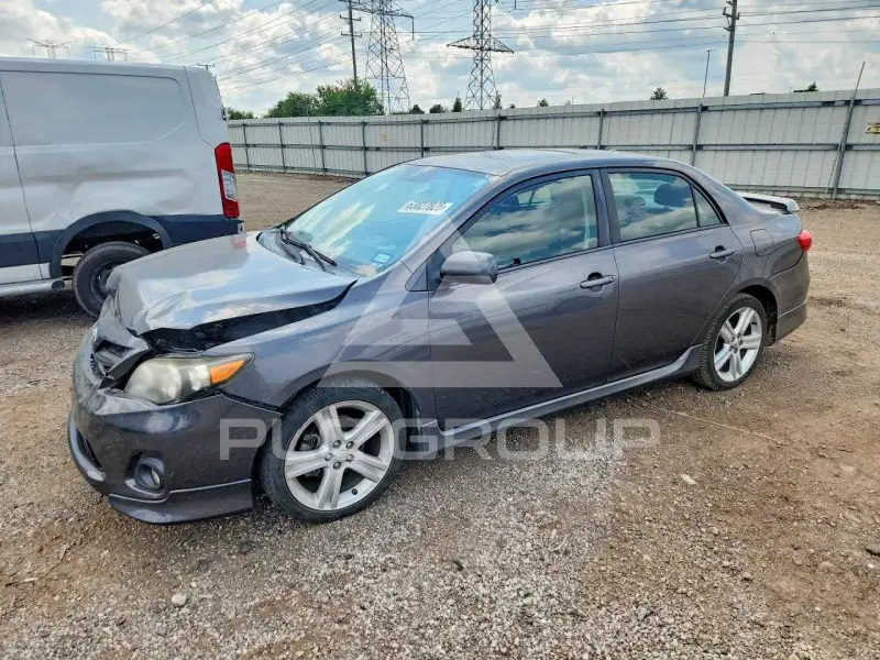 2013 Toyota COROLLA фото