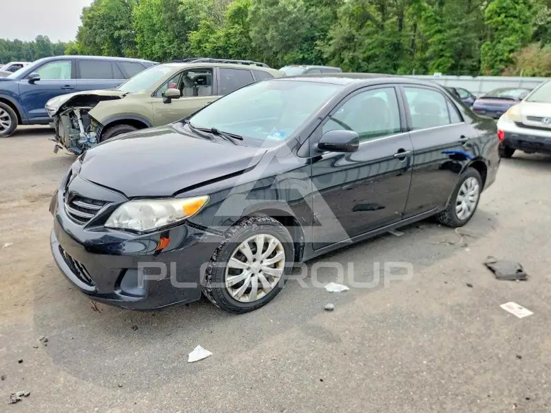 2013 Toyota COROLLA фото