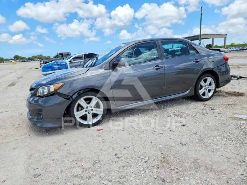 2013 Toyota COROLLA фото