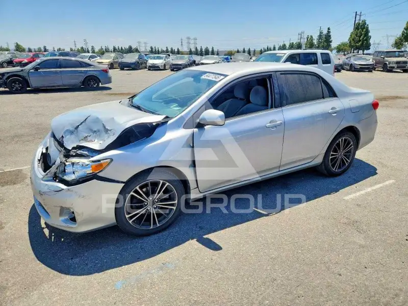 2013 Toyota COROLLA фото