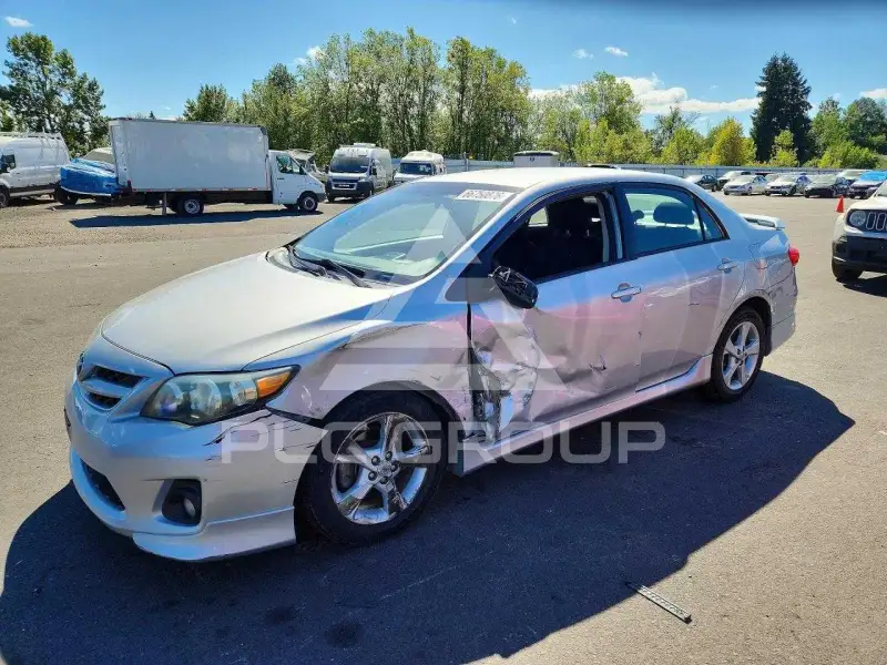 2013 Toyota COROLLA фото