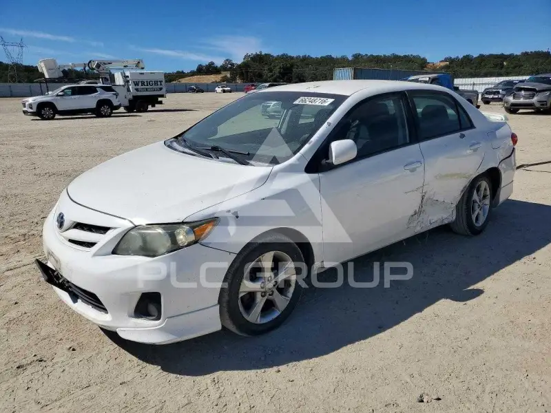 2013 Toyota COROLLA фото