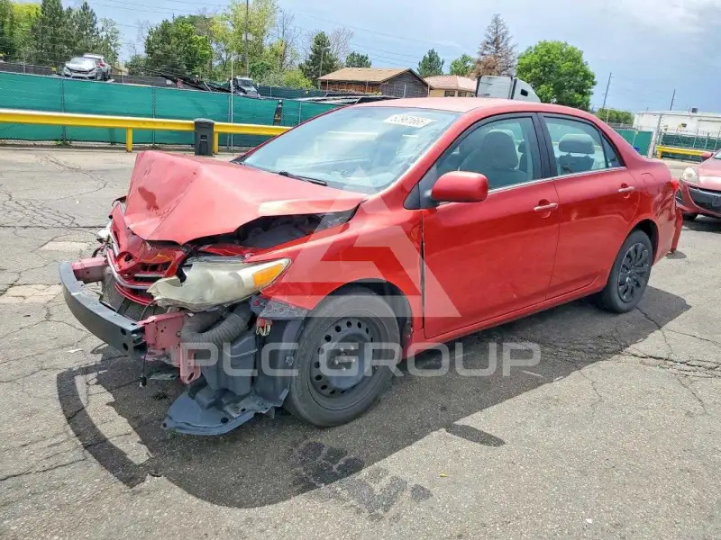 2013 Toyota COROLLA фото