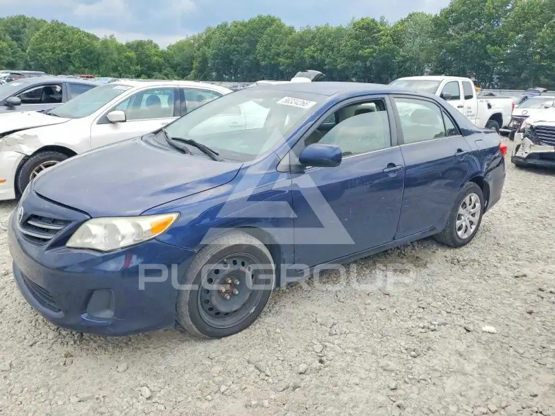 2013 Toyota COROLLA фото