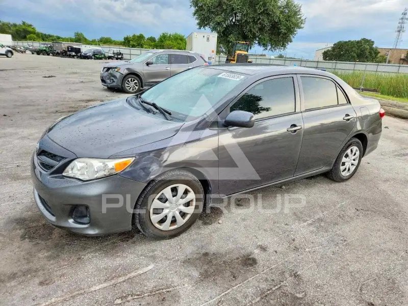 2013 Toyota COROLLA фото