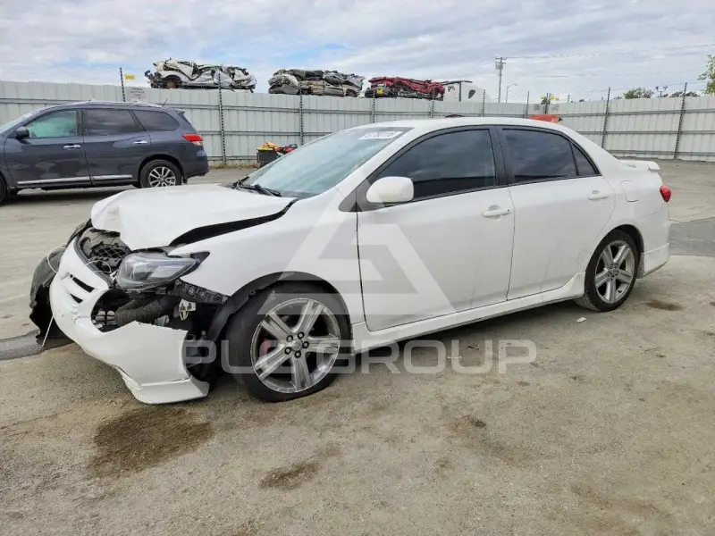 2013 Toyota COROLLA фото