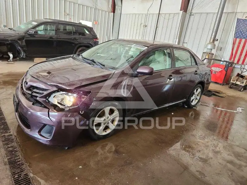 2013 Toyota COROLLA фото