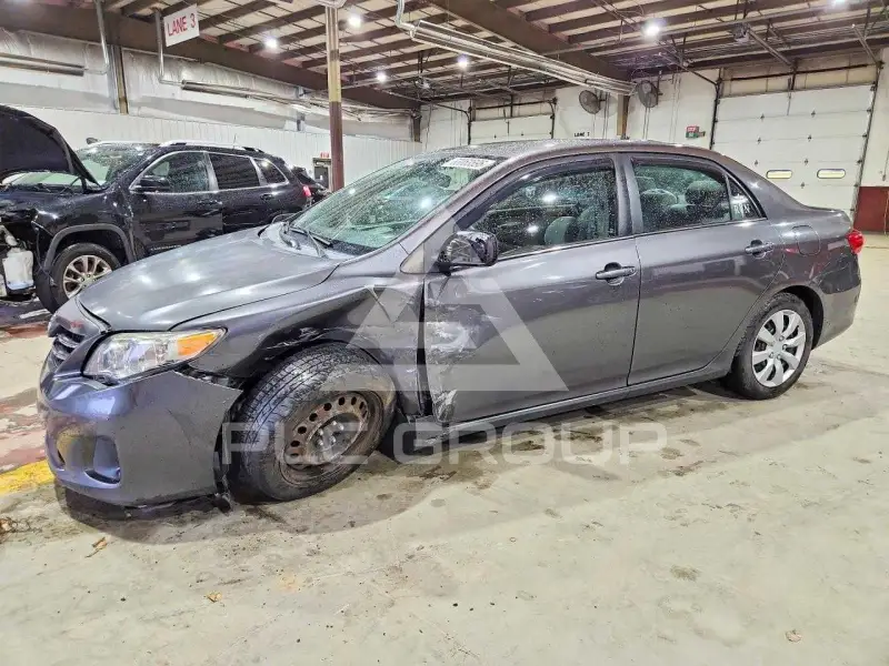 2013 Toyota COROLLA фото