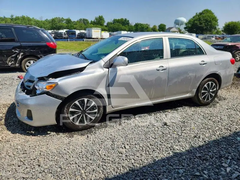 2013 Toyota COROLLA фото