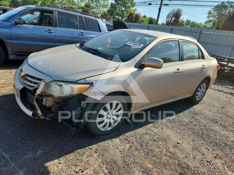 2013 Toyota COROLLA фото